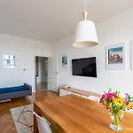 *Sunny And Stylish* Apt With Balcony Near Tv Tower