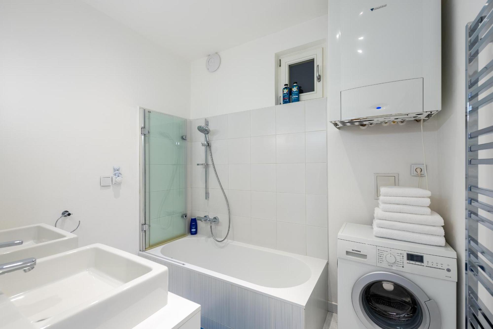 *sunny And Stylish* With Balcony Near Tv Tower Prague