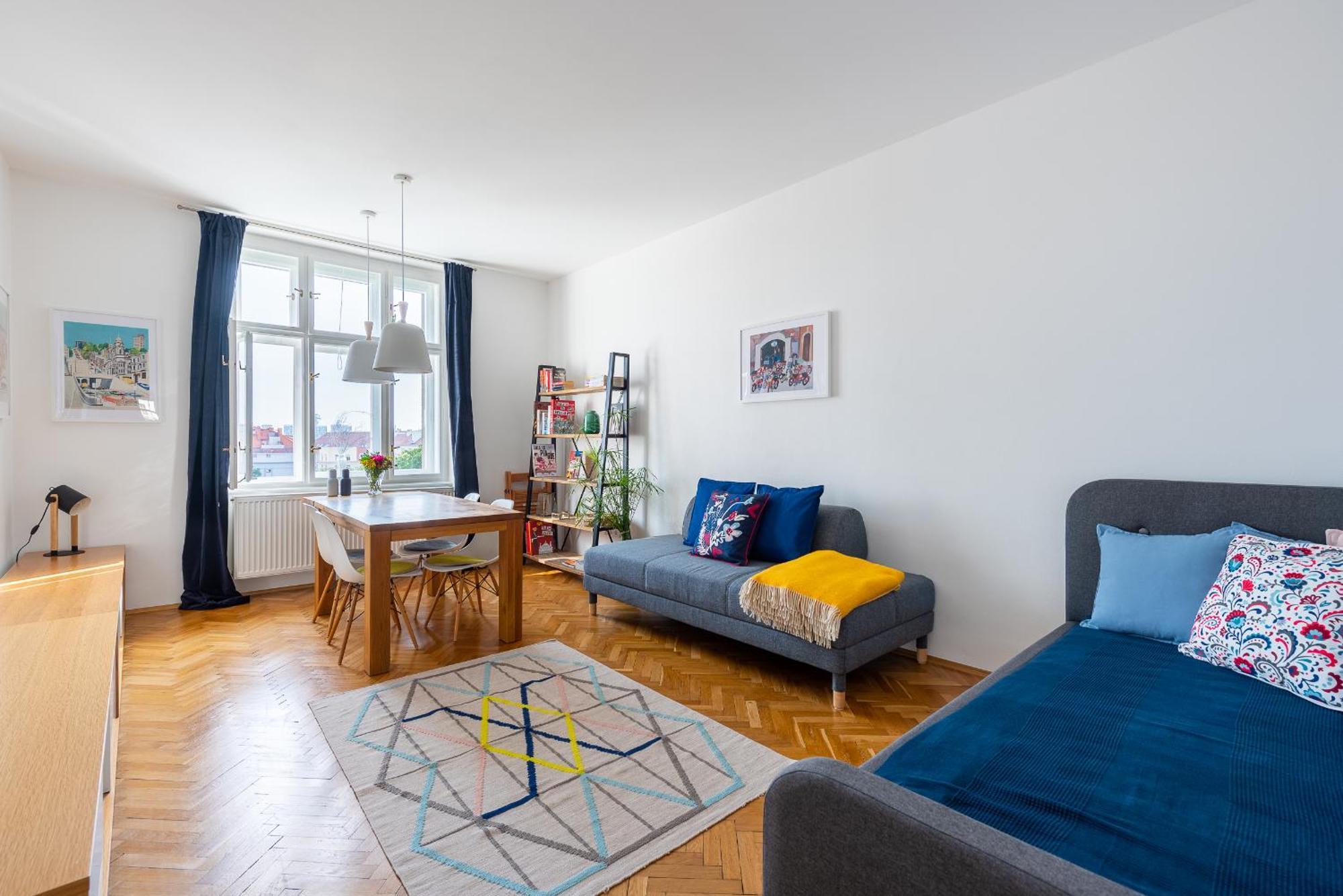 *sunny And Stylish* With Balcony Near Tv Tower