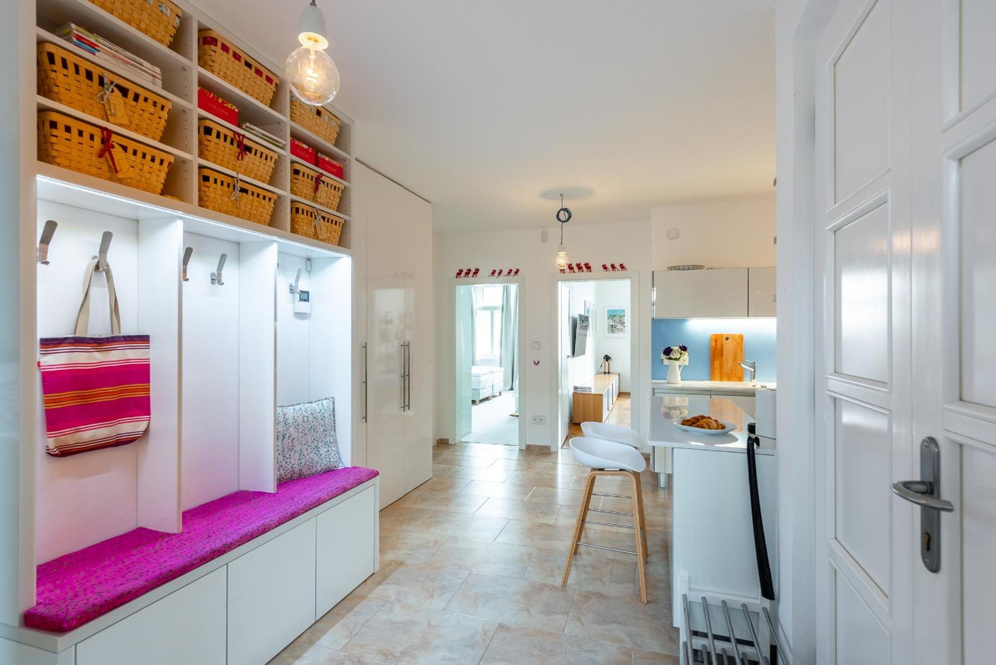 *sunny And Stylish* With Balcony Near Tv Tower Apartment